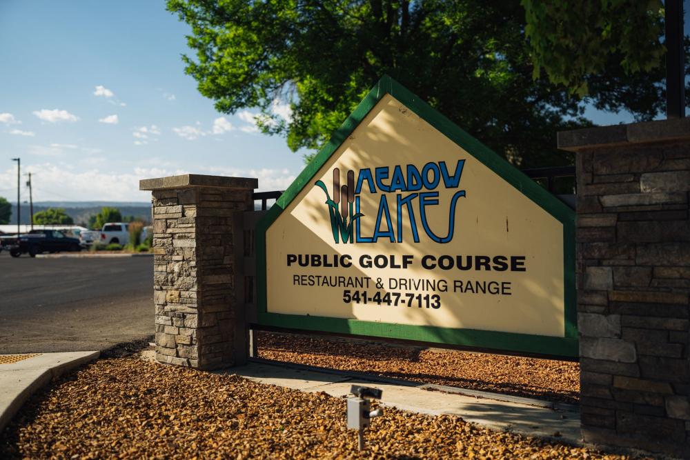 Are Golf Shoes Allowed in the Clubhouse Or Only on the Course? Expert Guide